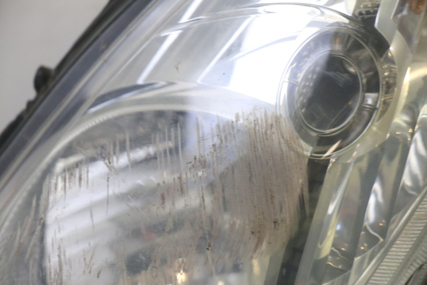 photo de PHARE AVANT HONDA FES S-WING SWING ABS 125 (2007 - 2015) - Autre angle de vue