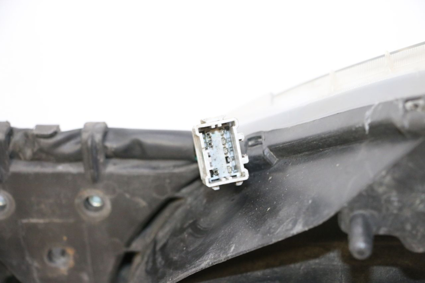 photo de PHARE AVANT HONDA FES S-WING SWING ABS 125 (2007 - 2015) - Vue d’ensemble