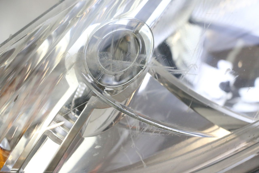 photo de PHARE AVANT HONDA FES S-WING SWING ABS 125 (2007 - 2015) - Marquages et références