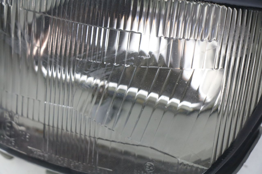 photo de PHARE AVANT YAMAHA FJ 3CX 1200 (1986 - 1996) - Zoom état d’usage