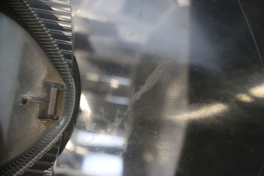 photo de PHARE AVANT HONDA FJS SILVER WING SILVERWING 400 (2005 - 2008) - Points de fixation