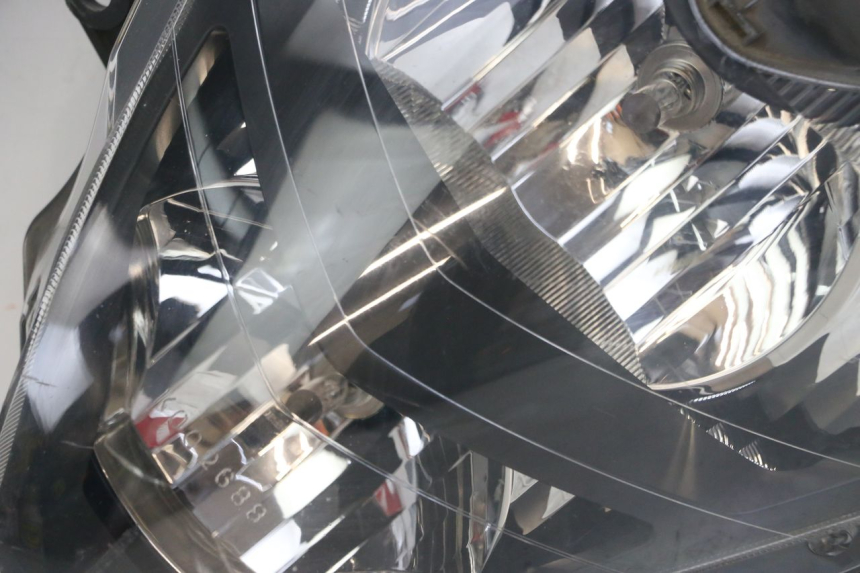 photo de PHARE AVANT HONDA FJS SILVERWING SILVER WING 600 (2001 - 2010) - Vue rapprochée