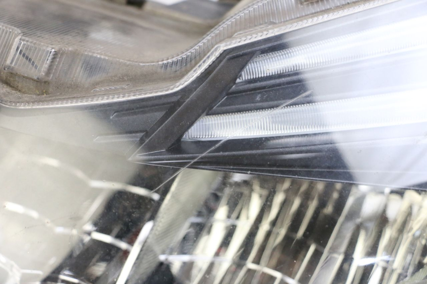 photo de PHARE AVANT HONDA FORZA 125 (2015 - 2016) - Photo complémentaire