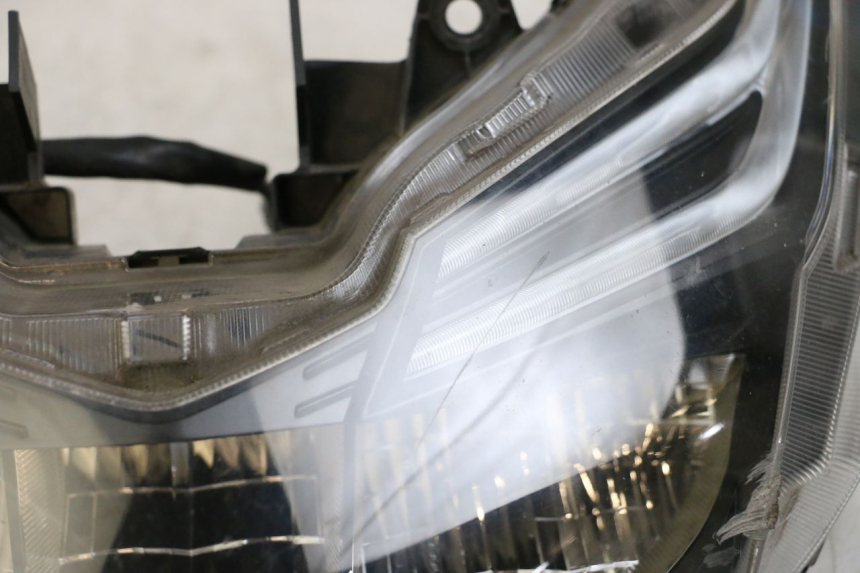 photo de PHARE AVANT HONDA FORZA 125 (2015 - 2016) - Gros plan technique