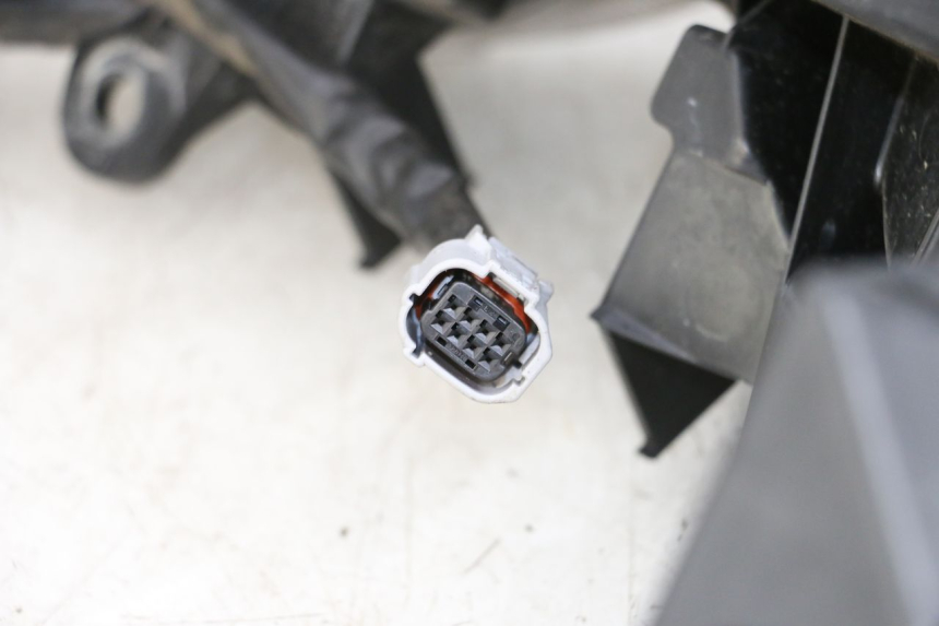 photo de PHARE AVANT HONDA FORZA 125 (2015 - 2016) - État de surface