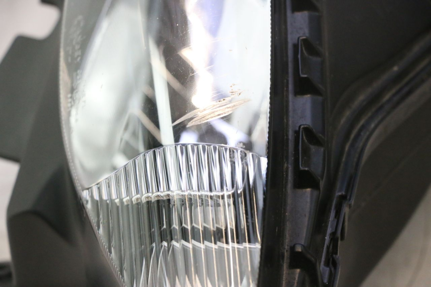 photo de PHARE AVANT YAMAHA FZ8 800 (2010 - 2016) - Zoom composants