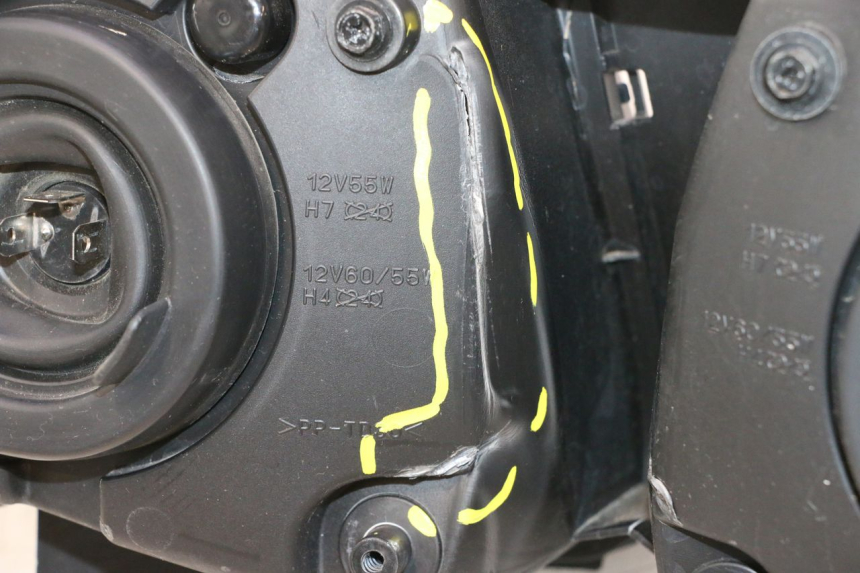 photo de PHARE AVANT YAMAHA FZ8 800 (2010 - 2016) - Aperçu profil