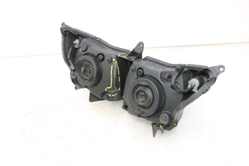 photo de PHARE AVANT YAMAHA FZ8 800 (2010 - 2016) - Détail de la pièce