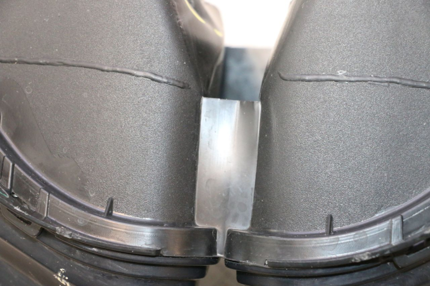 photo de PHARE AVANT YAMAHA FZ8 800 (2010 - 2016) - Gros plan technique