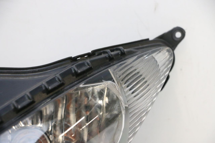 photo de PHARE AVANT YAMAHA FZ8 800 (2010 - 2016) - Gros plan technique