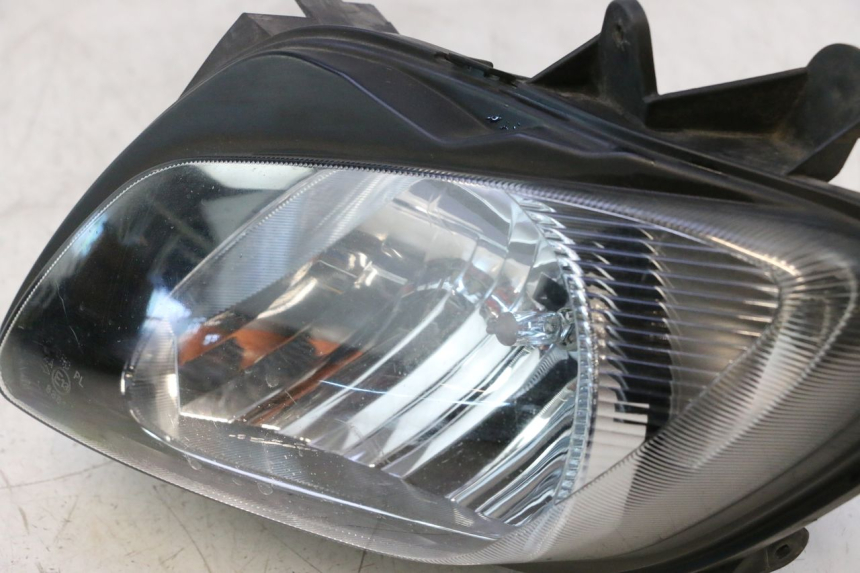 photo de PHARE AVANT GAUCHE SUZUKI BURGMAN EXECUTIVE ABS 650 (2006 - 2012) - Points de fixation