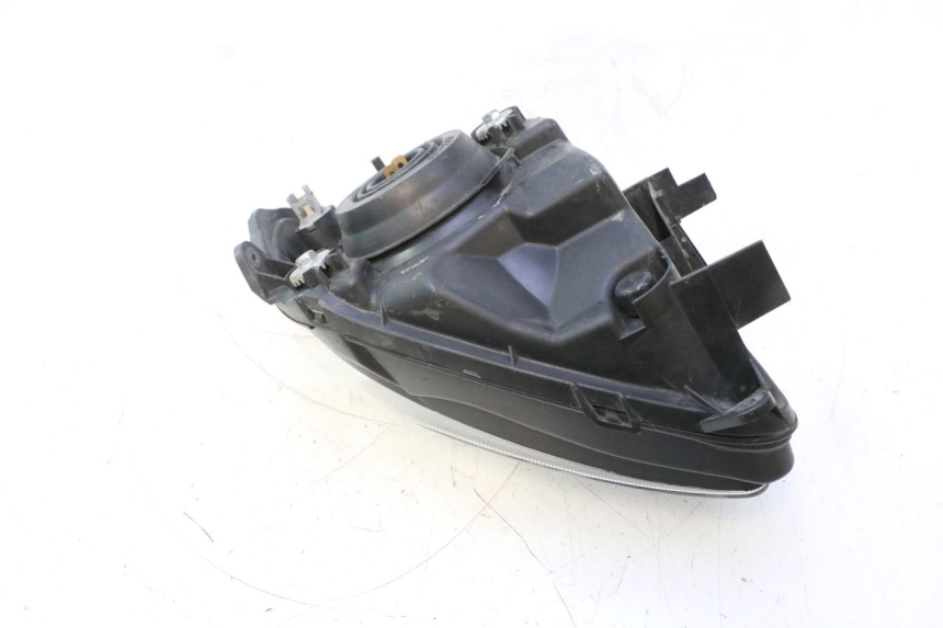 photo de PHARE AVANT GAUCHE SUZUKI BURGMAN EXECUTIVE ABS 650 (2006 - 2012) - Marquages et références