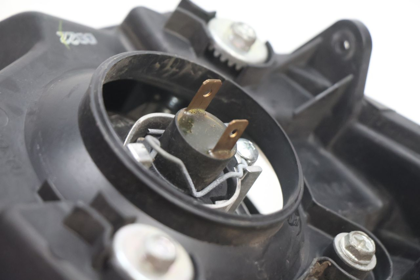 photo de PHARE AVANT GAUCHE SUZUKI BURGMAN EXECUTIVE ABS 650 (2006 - 2012) - Vue produit