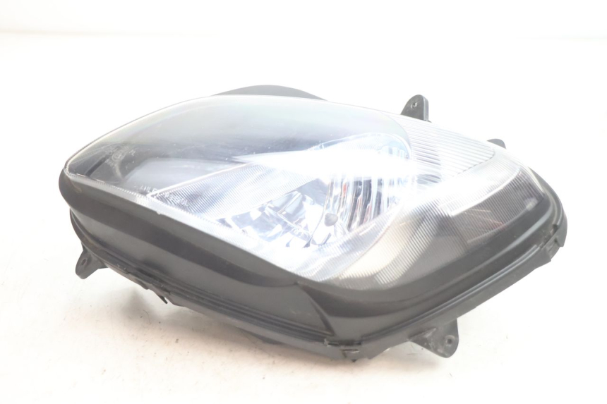 photo de PHARE AVANT GAUCHE SUZUKI BURGMAN EXECUTIVE ABS 650 (2006 - 2012) - Gros plan technique