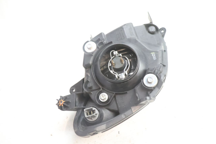 photo de PHARE AVANT GAUCHE SUZUKI BURGMAN EXECUTIVE ABS 650 (2006 - 2012) - État de surface