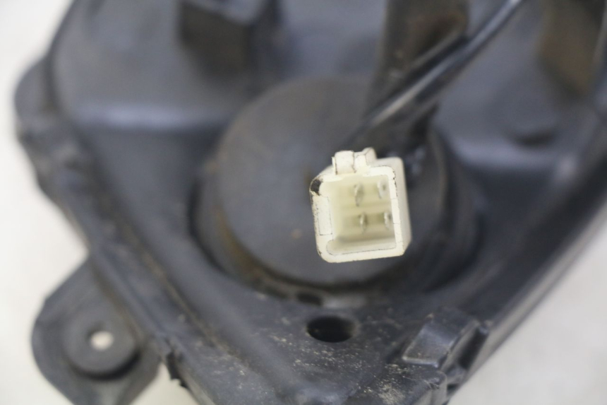 photo de PHARE AVANT GAUCHE PEUGEOT CITYSTAR 2T 50 (2018 - 2021) - Gros plan technique