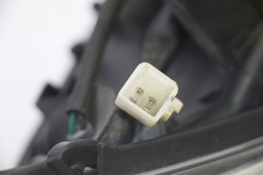 photo de PHARE AVANT GAUCHE PEUGEOT CITYSTAR 50 (2013 - 2017) - Points de fixation