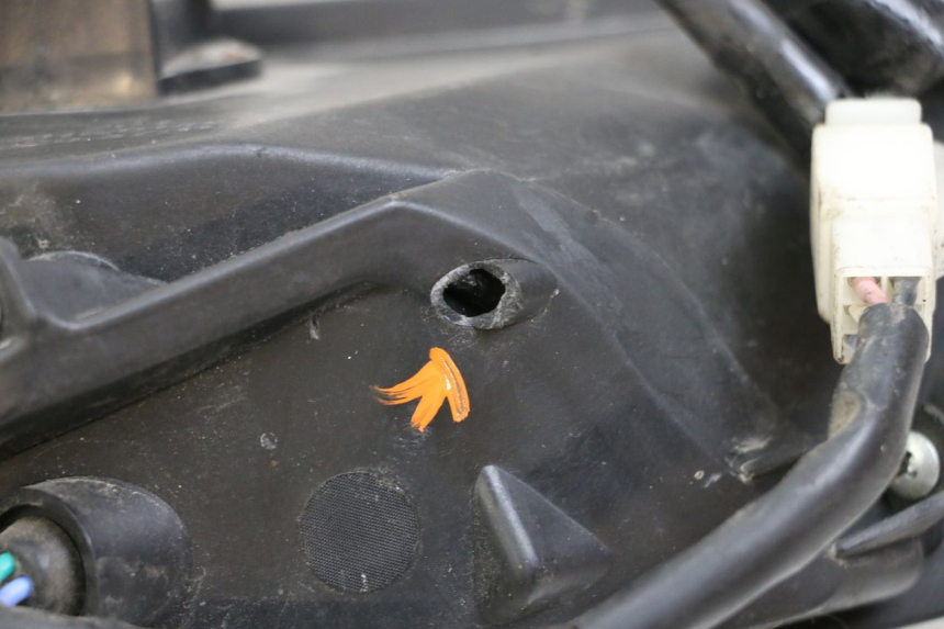 photo de PHARE AVANT GAUCHE NECO GPX LC 2T 50 (2014 - 2018) - Gros plan technique