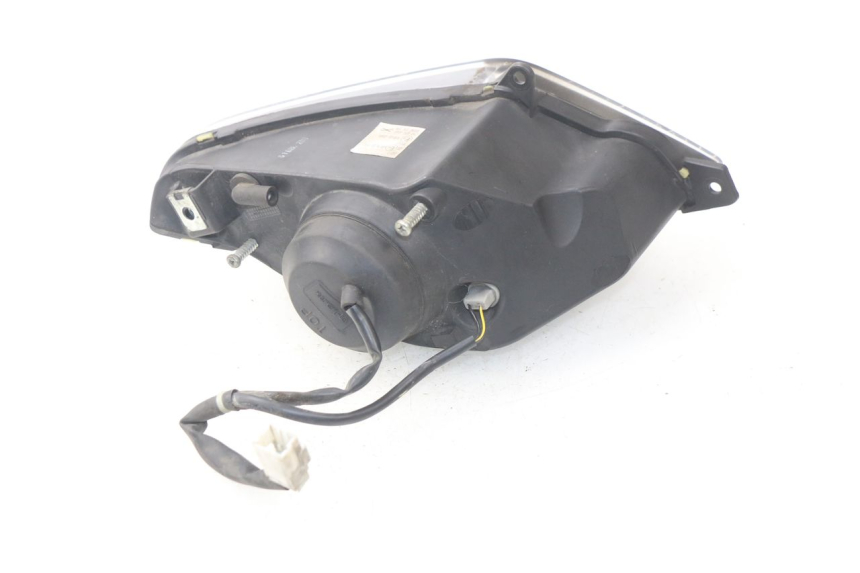 photo de PHARE AVANT GAUCHE GILERA NEXUS 125 (2009 - 2013) - Gros plan technique