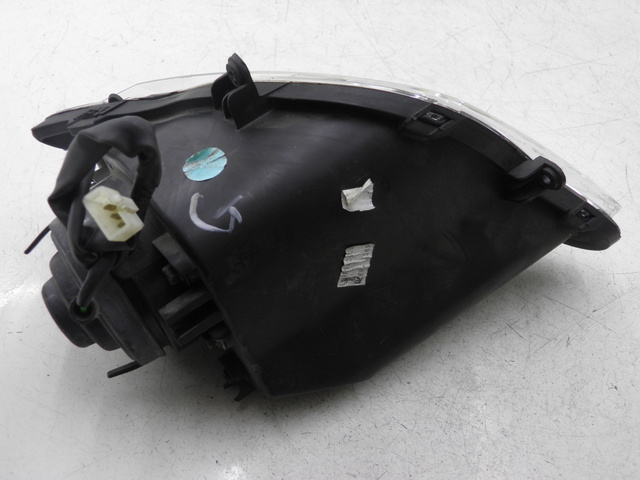 photo de PHARE AVANT GAUCHE PEUGEOT GEOPOLIS 250 (2006 - 2008) - Points de fixation