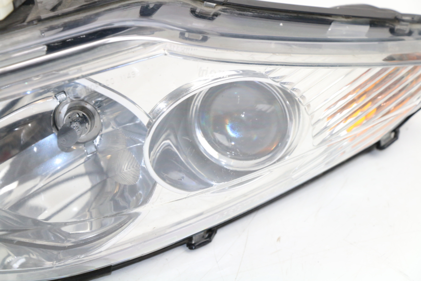 photo de PHARE AVANT GAUCHE PEUGEOT SATELIS COMPRESSOR K15 125 (2006 - 2009) - Zoom qualité