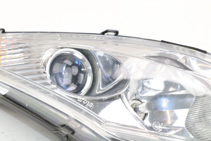 photo de PHARE AVANT GAUCHE PEUGEOT SATELIS COMPRESSOR K15 125 (2006 - 2009) - État de surface