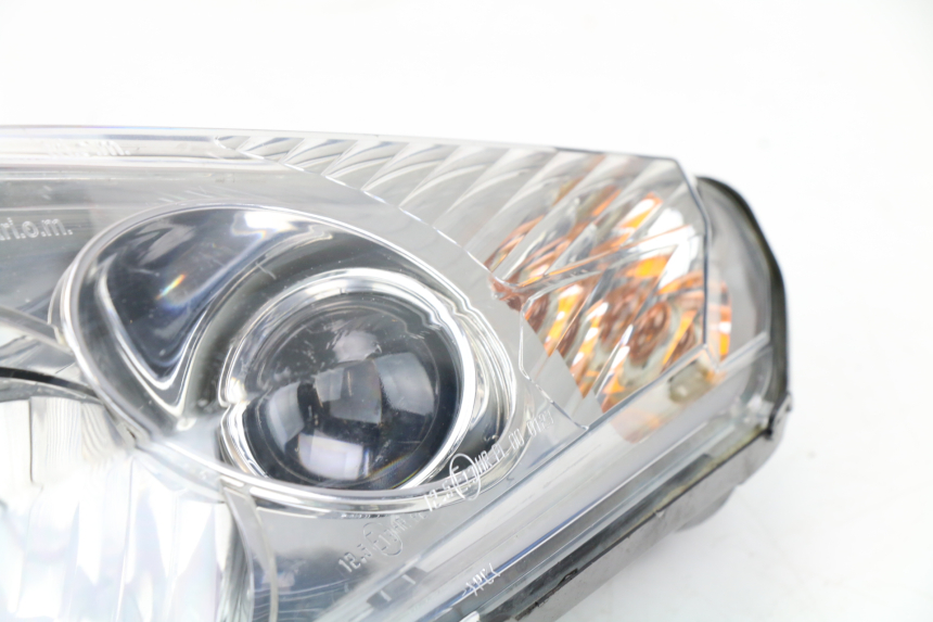 photo de PHARE AVANT GAUCHE PEUGEOT SATELIS COMPRESSOR K15 125 (2006 - 2009) - Inspection visuelle