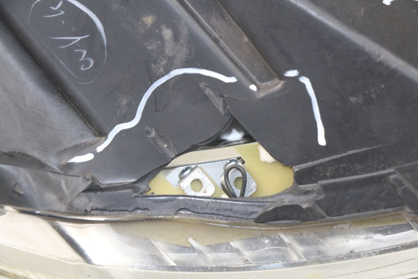 photo de PHARE AVANT GAUCHE PEUGEOT SATELIS 300 (2012 - 2015) - Autre angle de vue