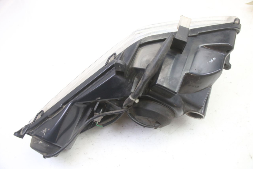 photo de PHARE AVANT GAUCHE PEUGEOT SATELIS 250 (2006 - 2012) - Gros plan technique