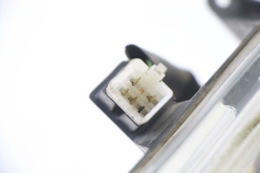 photo de PHARE AVANT GAUCHE PEUGEOT SATELIS 250 (2006 - 2012) - État de surface