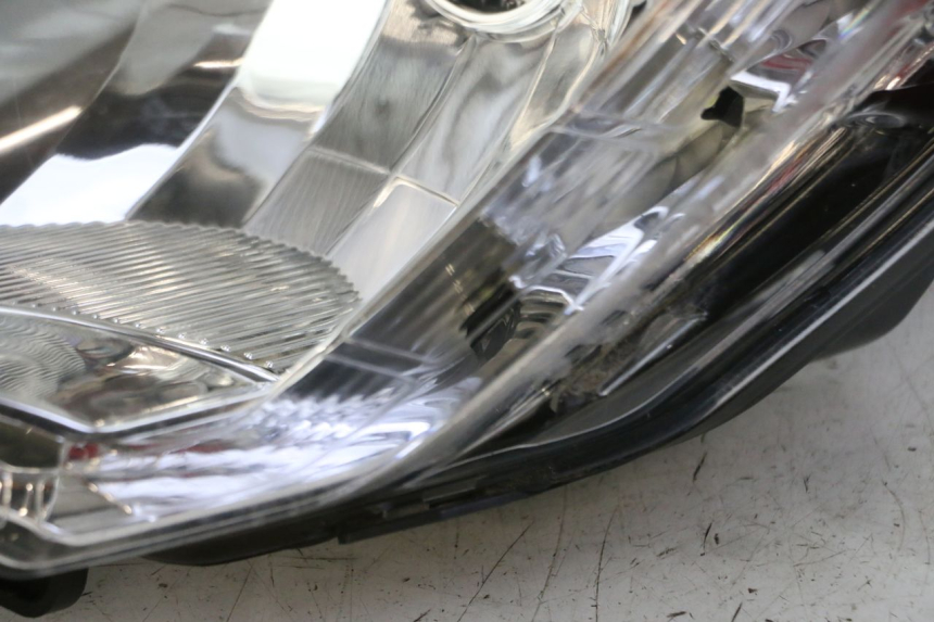 photo de PHARE AVANT GAUCHE PEUGEOT SATELIS 125 (2013 - 2018) - Photo complémentaire