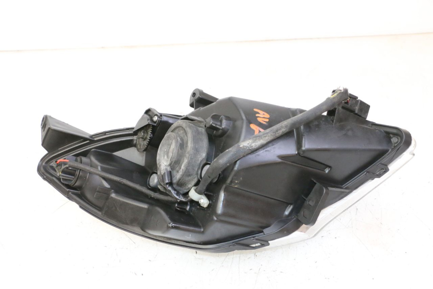 photo de PHARE AVANT GAUCHE PEUGEOT SATELIS 125 (2013 - 2018) - État de surface