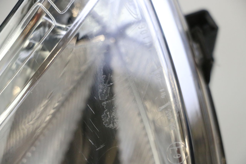 photo de PHARE AVANT GAUCHE PEUGEOT SATELIS 125 (2013 - 2018) - Marquages et références