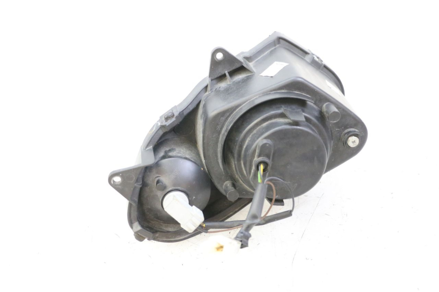 photo de PHARE AVANT GAUCHE YAMAHA TZR 50 (2008 - 2016) - Autre angle de vue