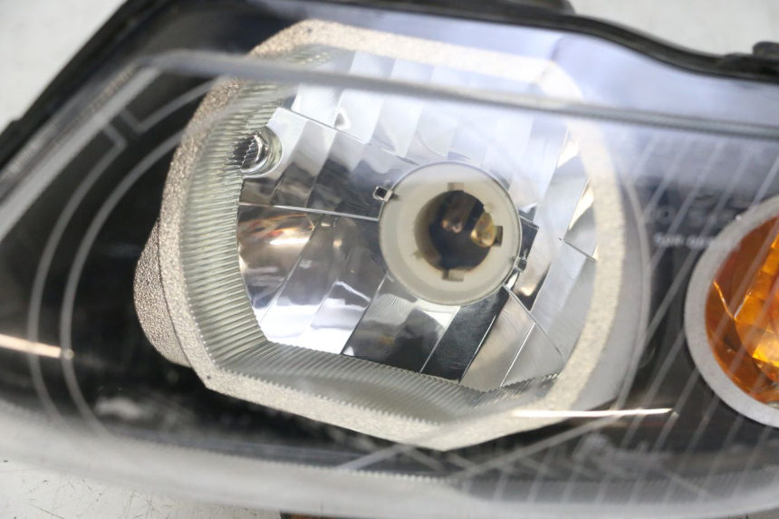 photo de PHARE AVANT GAUCHE YAMAHA TZR 50 (2008 - 2016) - Points de fixation