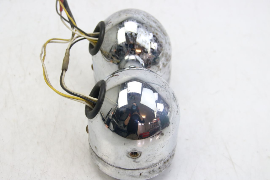 photo de PHARE AVANT SUZUKI GSX-F GSX  F 1100 (1988 - 1994) - Gros plan technique