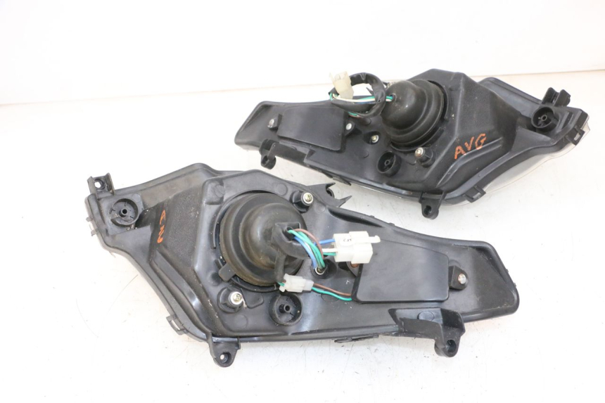 photo de PHARE AVANT JM MOTORS GTS 125 (2015 - 2019) - Gros plan technique