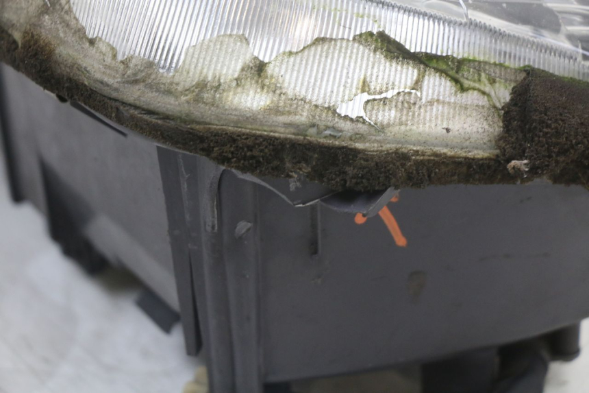 photo de PHARE AVANT HONDA CBR F 1000 (1993 - 1996) - Points de fixation