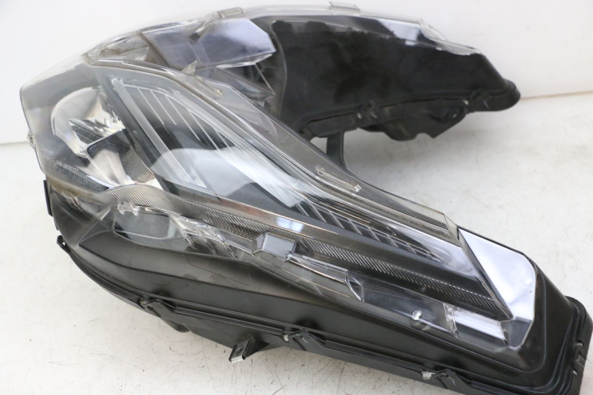 photo de PHARE AVANT HONDA FORZA 125 (2021 - 2025) - Vue rapprochée