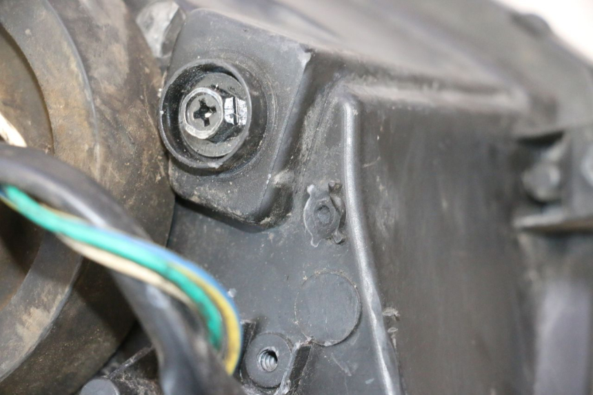 photo de PHARE AVANT PEUGEOT KISBEE 2T 50 (2010 - 2017) - Focus structure