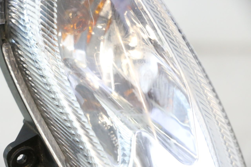 photo de PHARE AVANT PEUGEOT KISBEE 2T 50 (2010 - 2017) - Autre angle de vue