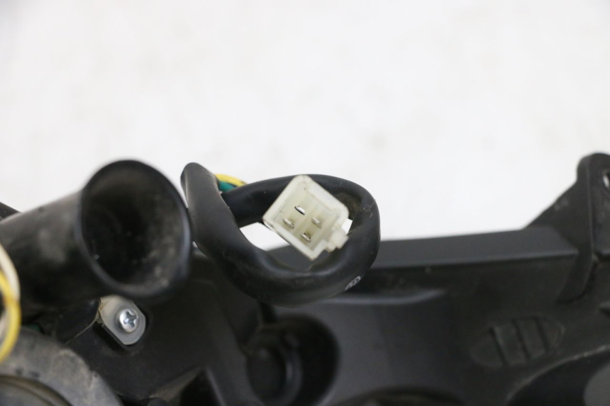 photo de PHARE AVANT PEUGEOT KISBEE 4T 50 (2010 - 2017) - Détail de la pièce