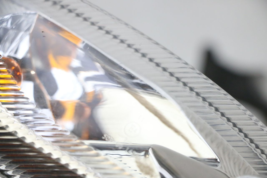 photo de PHARE AVANT PEUGEOT KISBEE 4T 50 (2010 - 2017) - Points de fixation