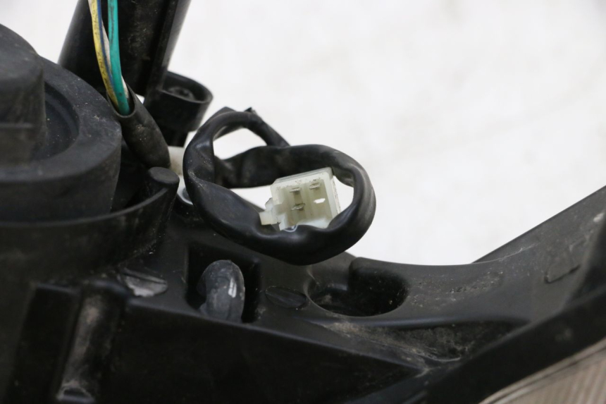 photo de PHARE AVANT PEUGEOT KISBEE 4T 50 (2010 - 2017) - Détail de la pièce