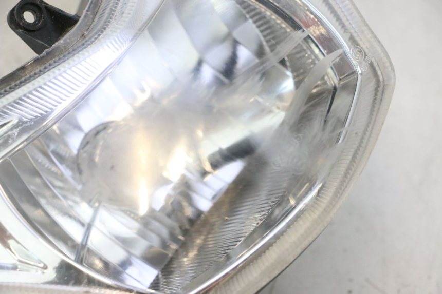 photo de PHARE AVANT PEUGEOT KISBEE 4T 50 (2018 - 2022) - Détails caractéristiques
