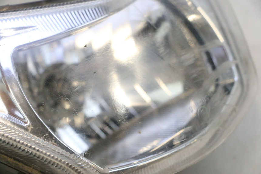 photo de PHARE AVANT PEUGEOT KISBEE 4T 50 (2018 - 2022) - Gros plan technique