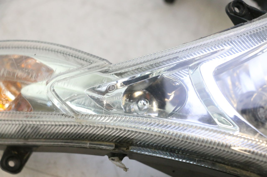photo de PHARE AVANT PEUGEOT KISBEE 4T 50 (2018 - 2022) - Points de fixation