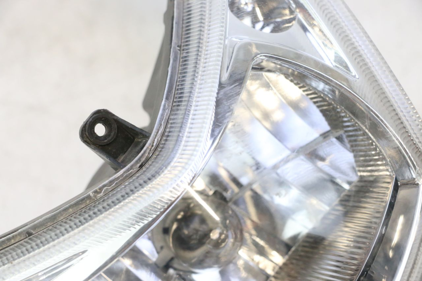 photo de PHARE AVANT PEUGEOT KISBEE 4T 50 (2023 - 2026) - Angle alternatif