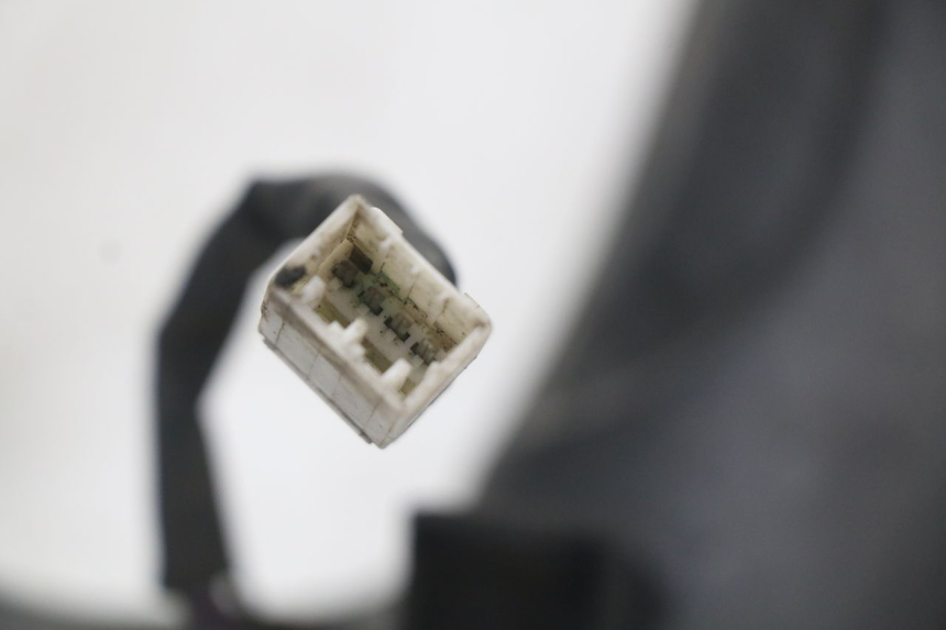 photo de PHARE AVANT PIAGGIO MP3 125 (2006 - 2014) - Points de fixation