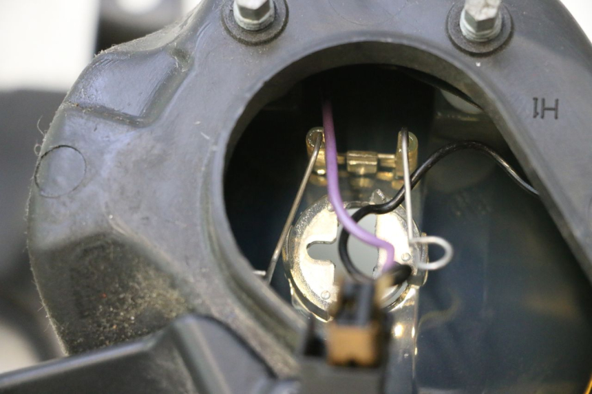 photo de PHARE AVANT PIAGGIO MP3 125 (2006 - 2014) - Gros plan technique